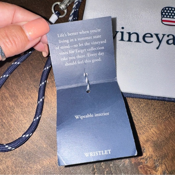 Vineyard Vines For Target White Wristlet Medium New With Tag - Picture 4 of 7